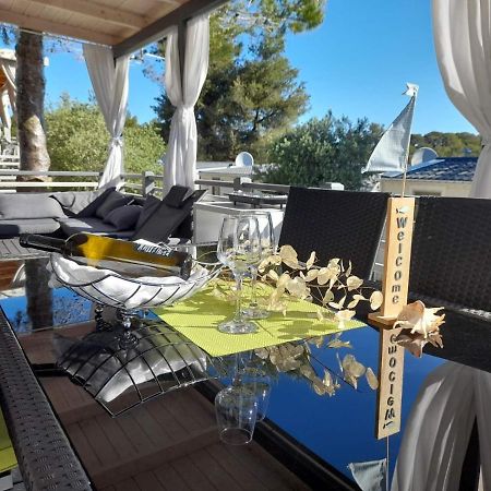 Mobile Home Lux Otok Murter يزيرا المظهر الخارجي الصورة