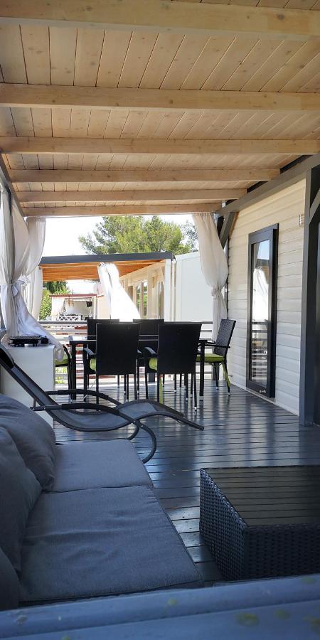 Mobile Home Lux Otok Murter يزيرا المظهر الخارجي الصورة