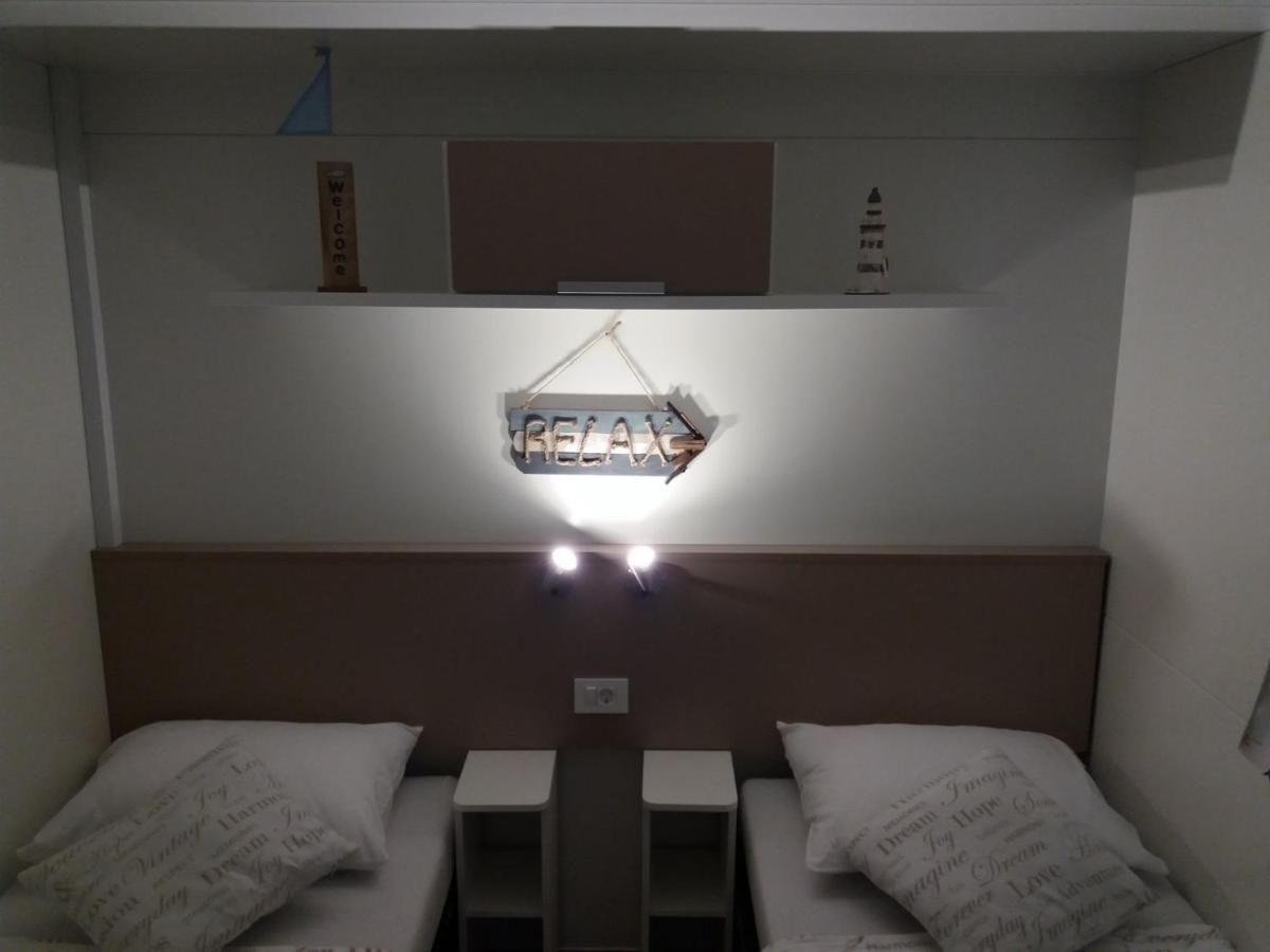 Mobile Home Lux Otok Murter يزيرا المظهر الخارجي الصورة