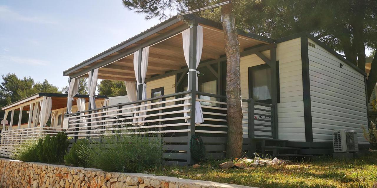 Mobile Home Lux Otok Murter يزيرا المظهر الخارجي الصورة