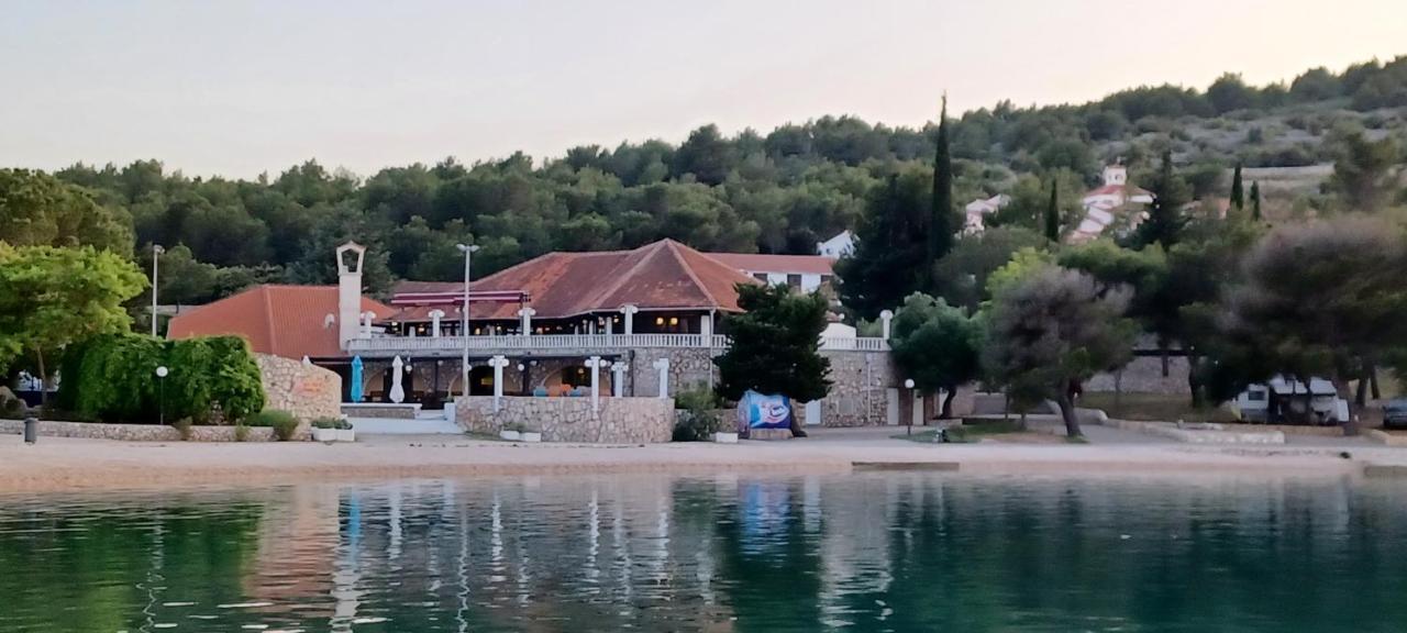 Mobile Home Lux Otok Murter يزيرا المظهر الخارجي الصورة
