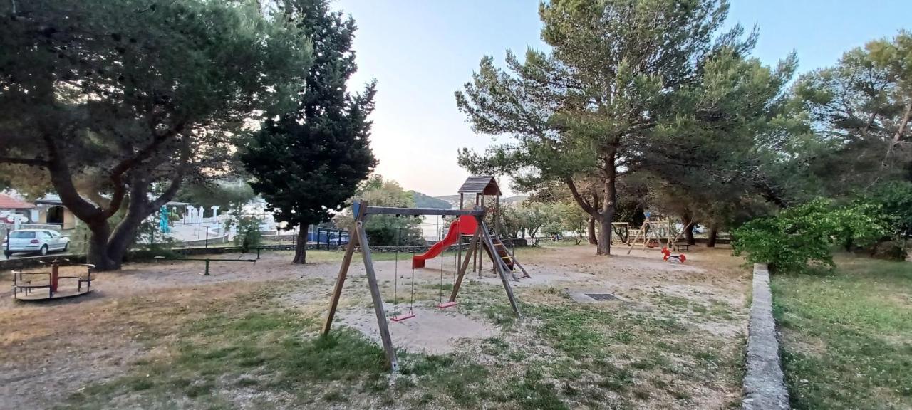 Mobile Home Lux Otok Murter يزيرا المظهر الخارجي الصورة