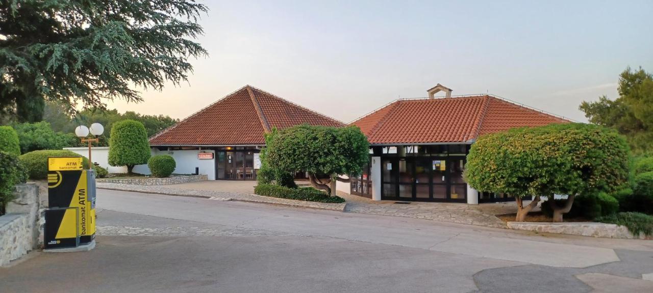 Mobile Home Lux Otok Murter يزيرا المظهر الخارجي الصورة